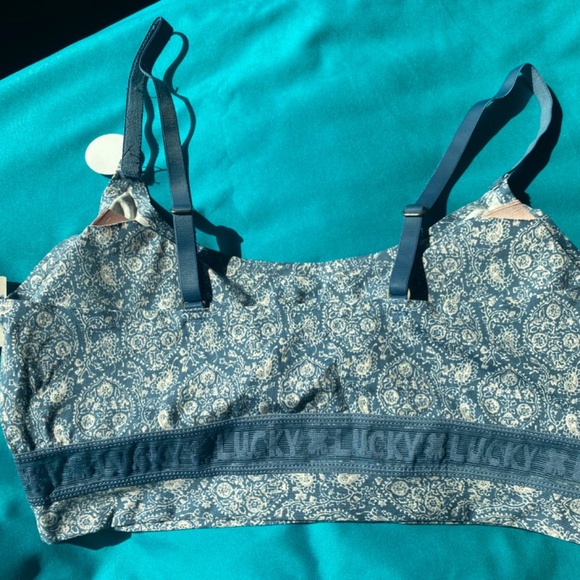Lot of 2 Wireless Lounge Bras - Picture 4 of 7